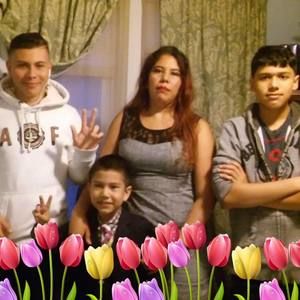 Meet your Posher, Estela